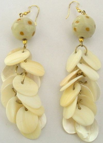 snazzy jazzy - SHELL EARRINGS 