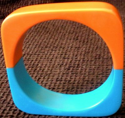 snazzy jazzy - RED & BLUE RESIN BANGLE