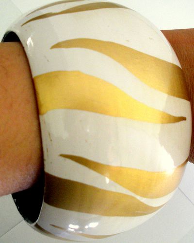 snazzy jazzy - GOLDIE WHITE BANGLE